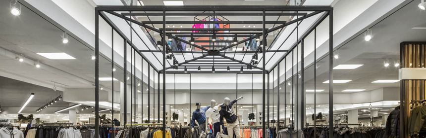 The Digitalization of the Retail Industry: How Technology is Transforming the Way We Shop